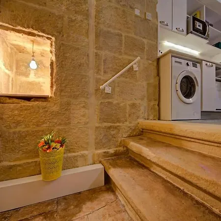 31 Sally Port * Valletta