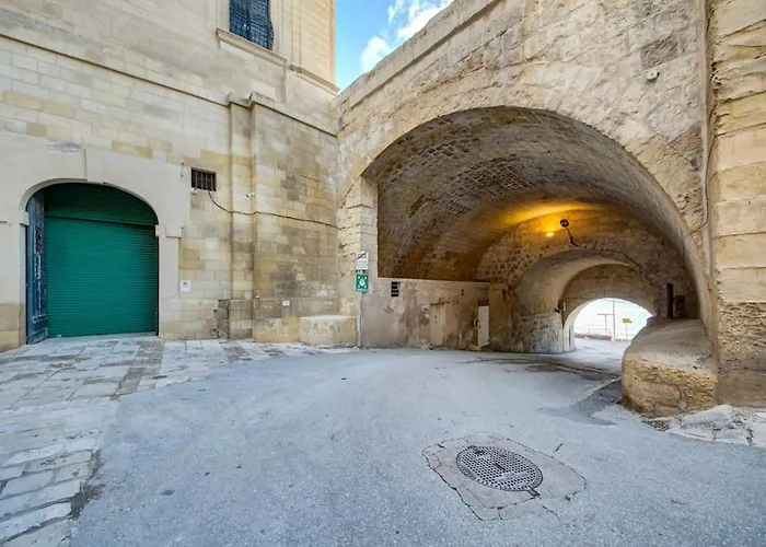 Apartment 31 Sally Port *