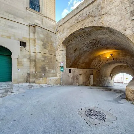 Apartment 31 Sally Port *
