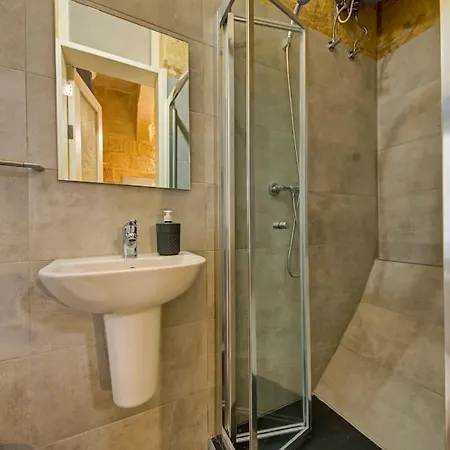 דירה 31 Sally Port