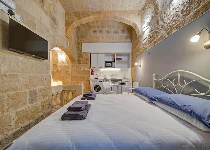 31 Sally Port فاليتا